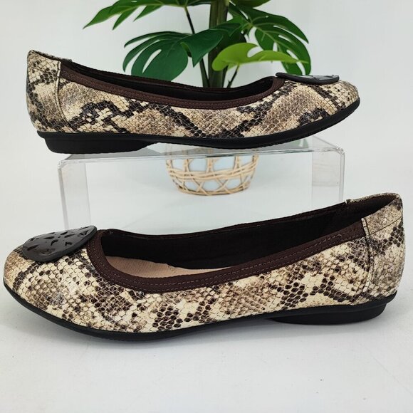 Clarks Women's Collection Brown Leather Snake Flats Size 9M - Picture 1 of 8